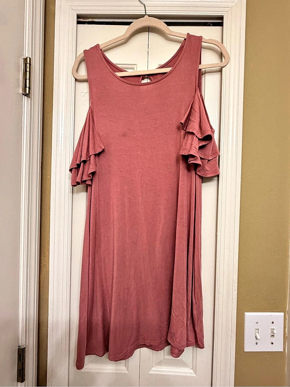 Alya Ruffle Sleeve Maxi Dress in Pink Size Large Like New